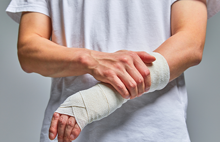 어깨 사용 감소로 인한 운동 범위 제한