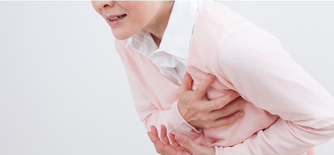 갈비뼈 사이 신경이 자극 받거나 눌림