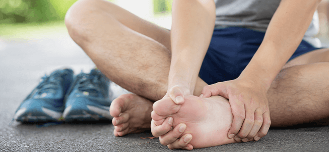 발바닥 근막의 반복적인 미세 손상