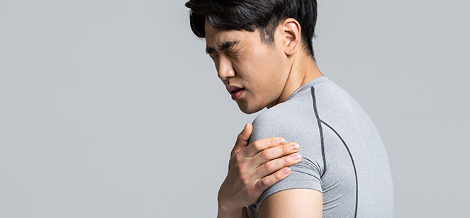 어깨뼈와 힘줄이 충돌하면서 염증 유발